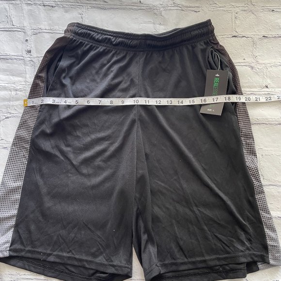 Real Essential Shorts - Picture 2 of 6